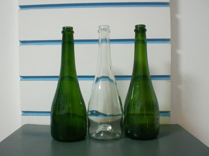 Sparkling beverage bottle